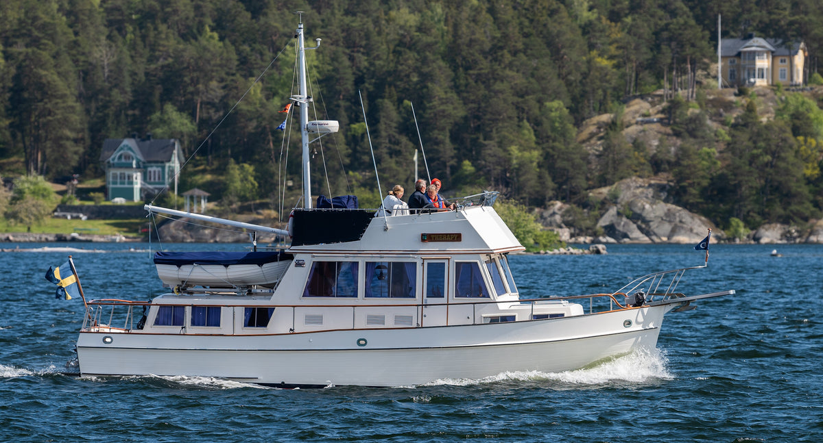 Grand Banks trawler under way. Photo: Bengt Nyman, Wikimedia Commons, CC BY 2.0